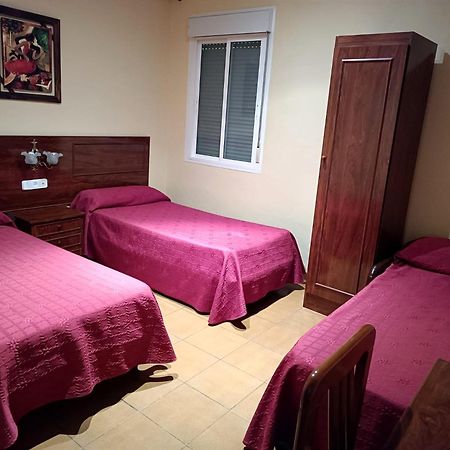 בויויוס פר דל קונדדו Hostal El Lirio מראה חיצוני תמונה