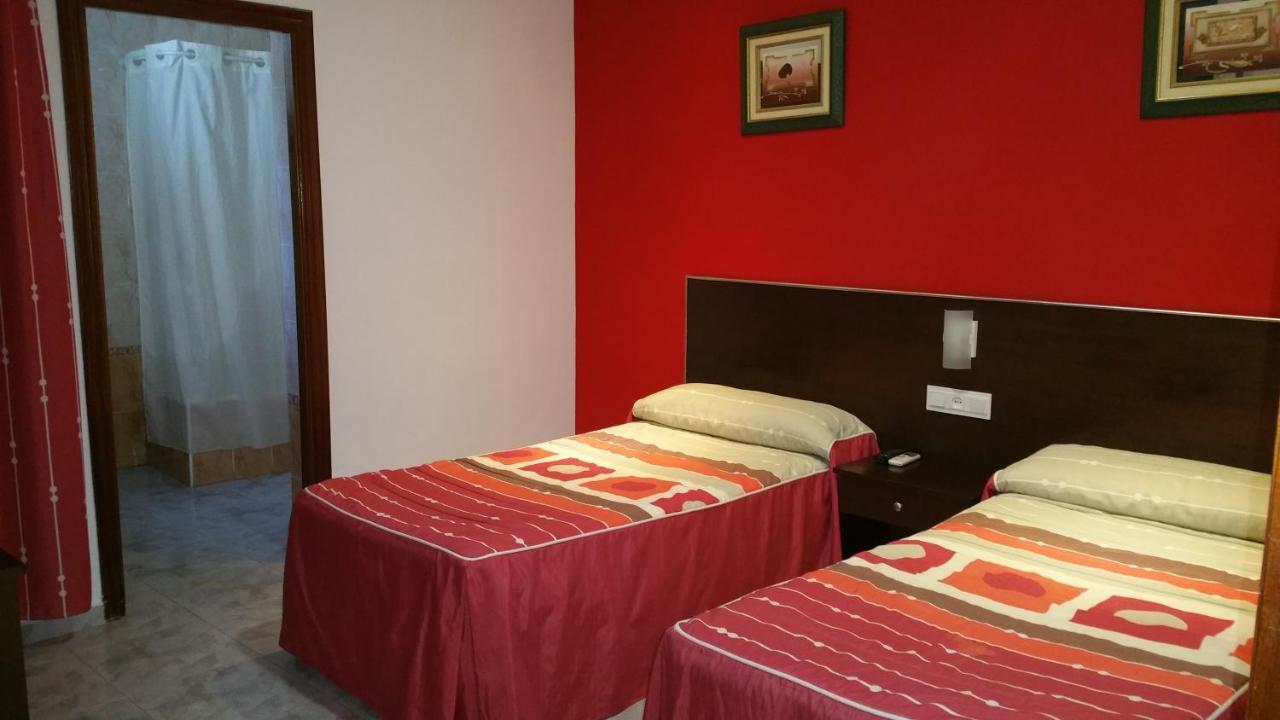 בויויוס פר דל קונדדו Hostal El Lirio מראה חיצוני תמונה