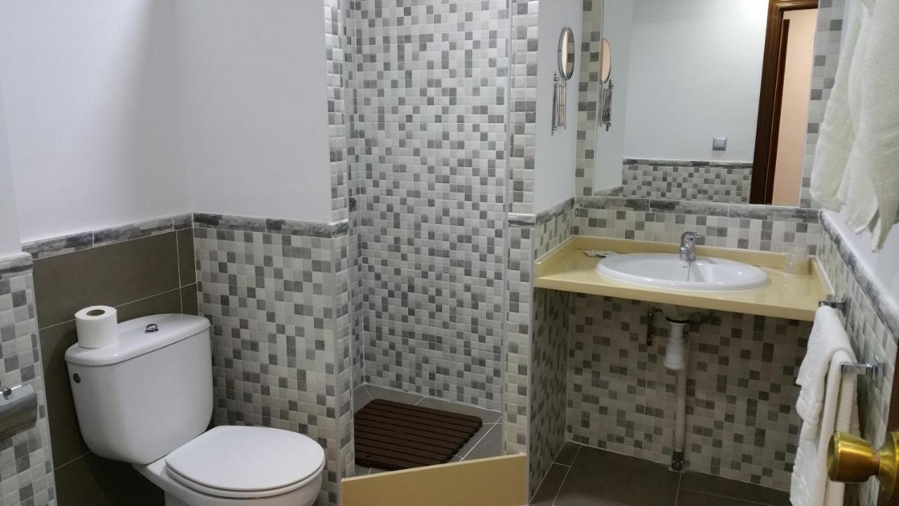 בויויוס פר דל קונדדו Hostal El Lirio מראה חיצוני תמונה