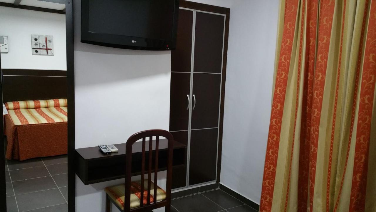 בויויוס פר דל קונדדו Hostal El Lirio מראה חיצוני תמונה