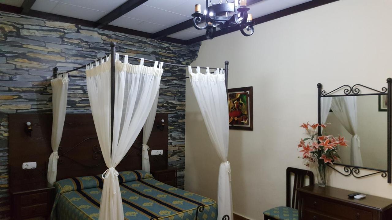 בויויוס פר דל קונדדו Hostal El Lirio מראה חיצוני תמונה