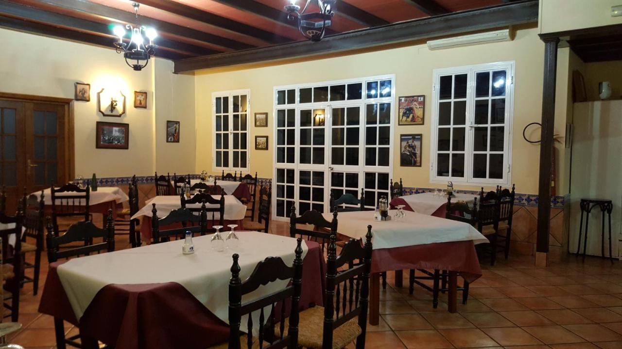 בויויוס פר דל קונדדו Hostal El Lirio מראה חיצוני תמונה