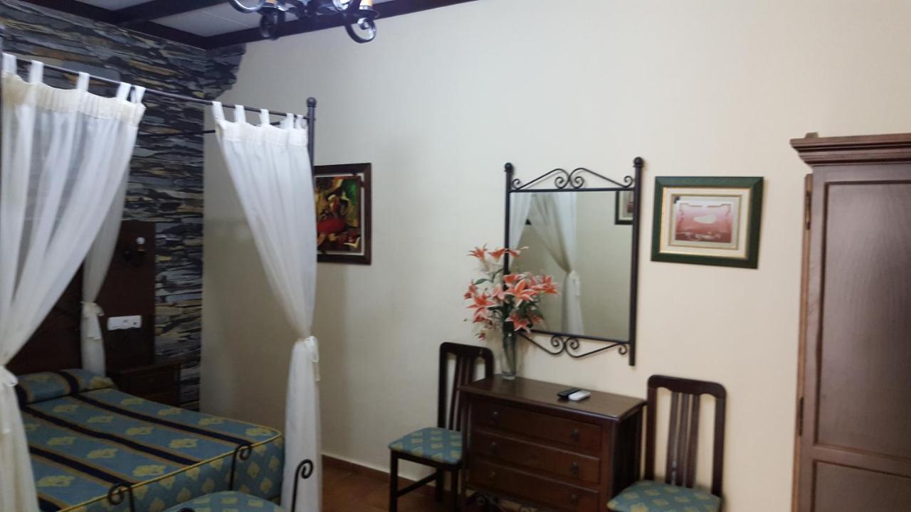 בויויוס פר דל קונדדו Hostal El Lirio מראה חיצוני תמונה