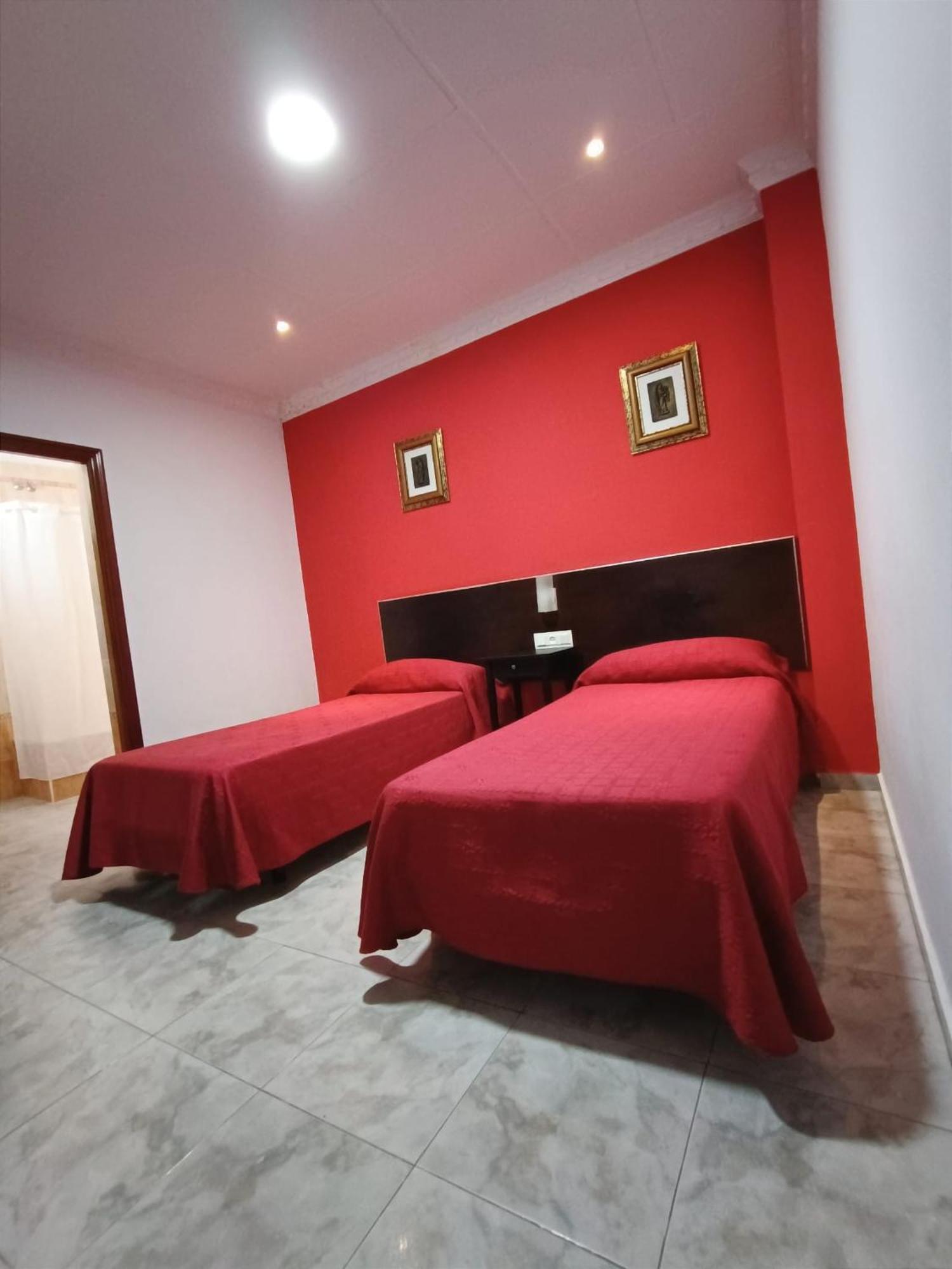בויויוס פר דל קונדדו Hostal El Lirio מראה חיצוני תמונה