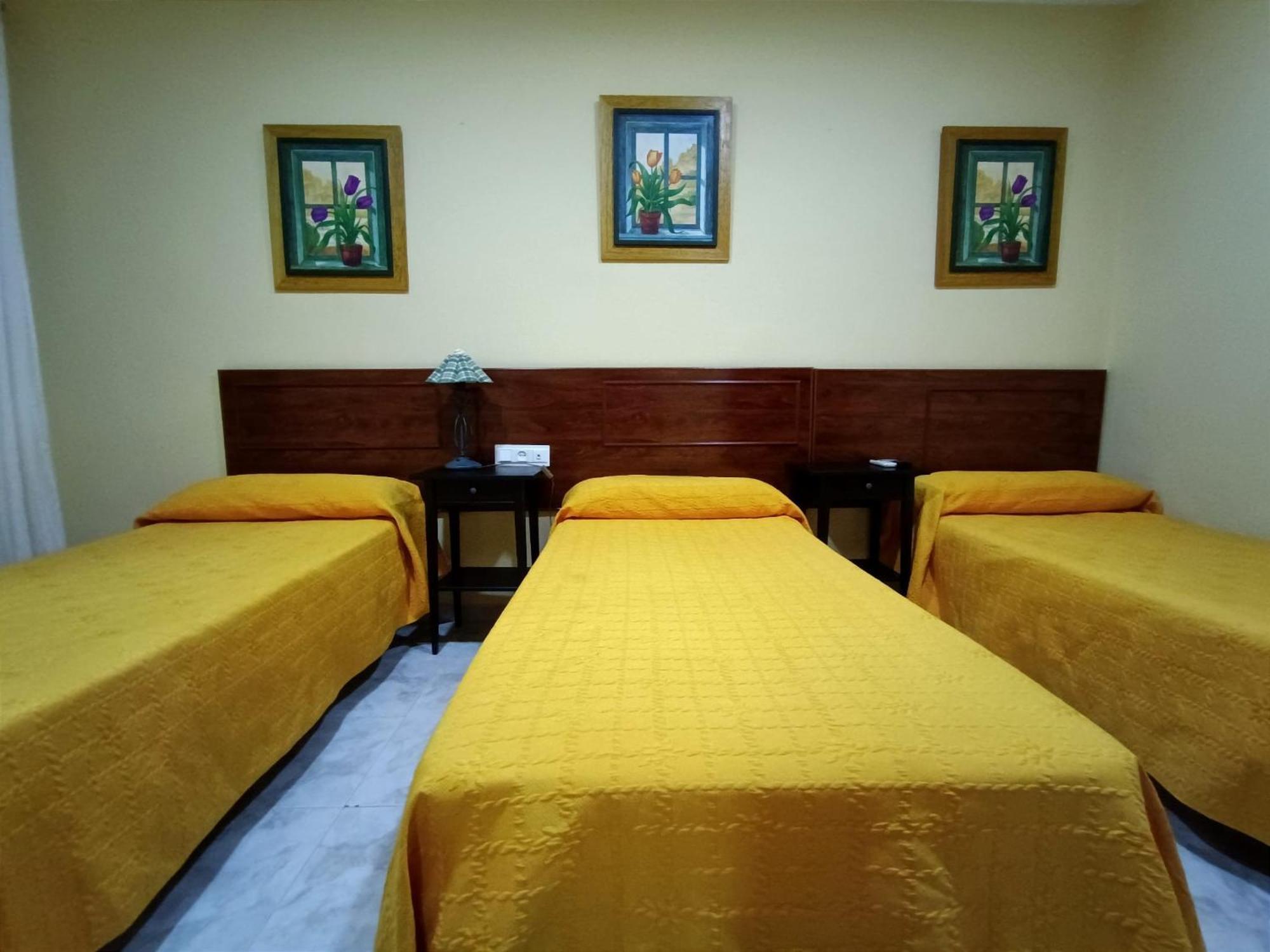 בויויוס פר דל קונדדו Hostal El Lirio מראה חיצוני תמונה