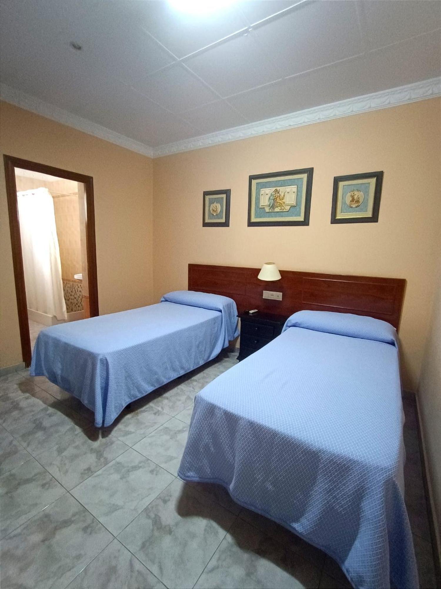 בויויוס פר דל קונדדו Hostal El Lirio מראה חיצוני תמונה