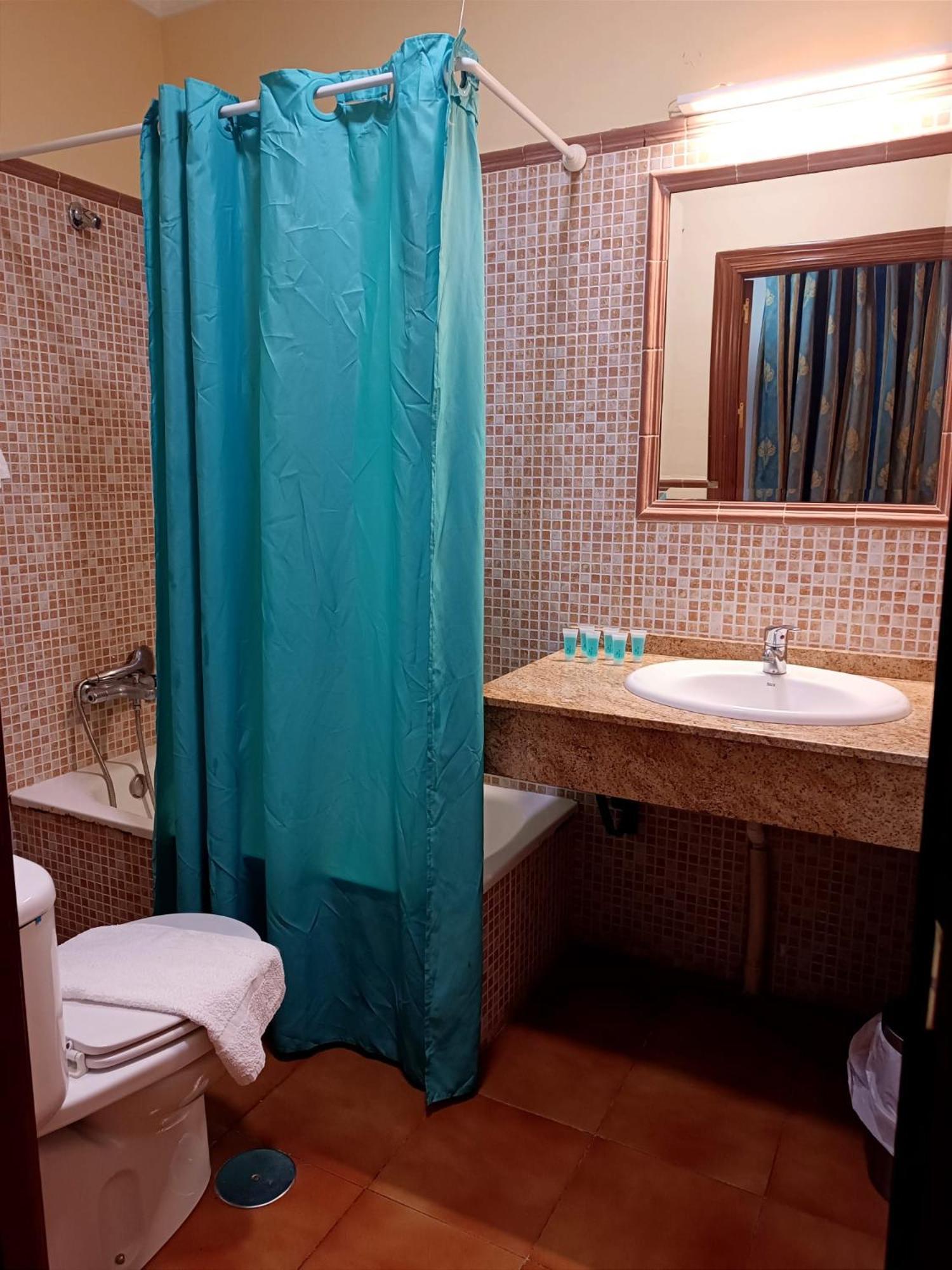 בויויוס פר דל קונדדו Hostal El Lirio מראה חיצוני תמונה