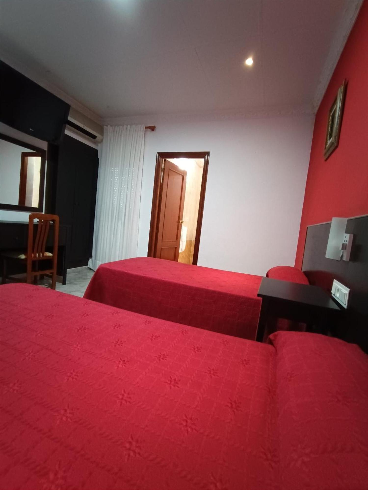 בויויוס פר דל קונדדו Hostal El Lirio מראה חיצוני תמונה