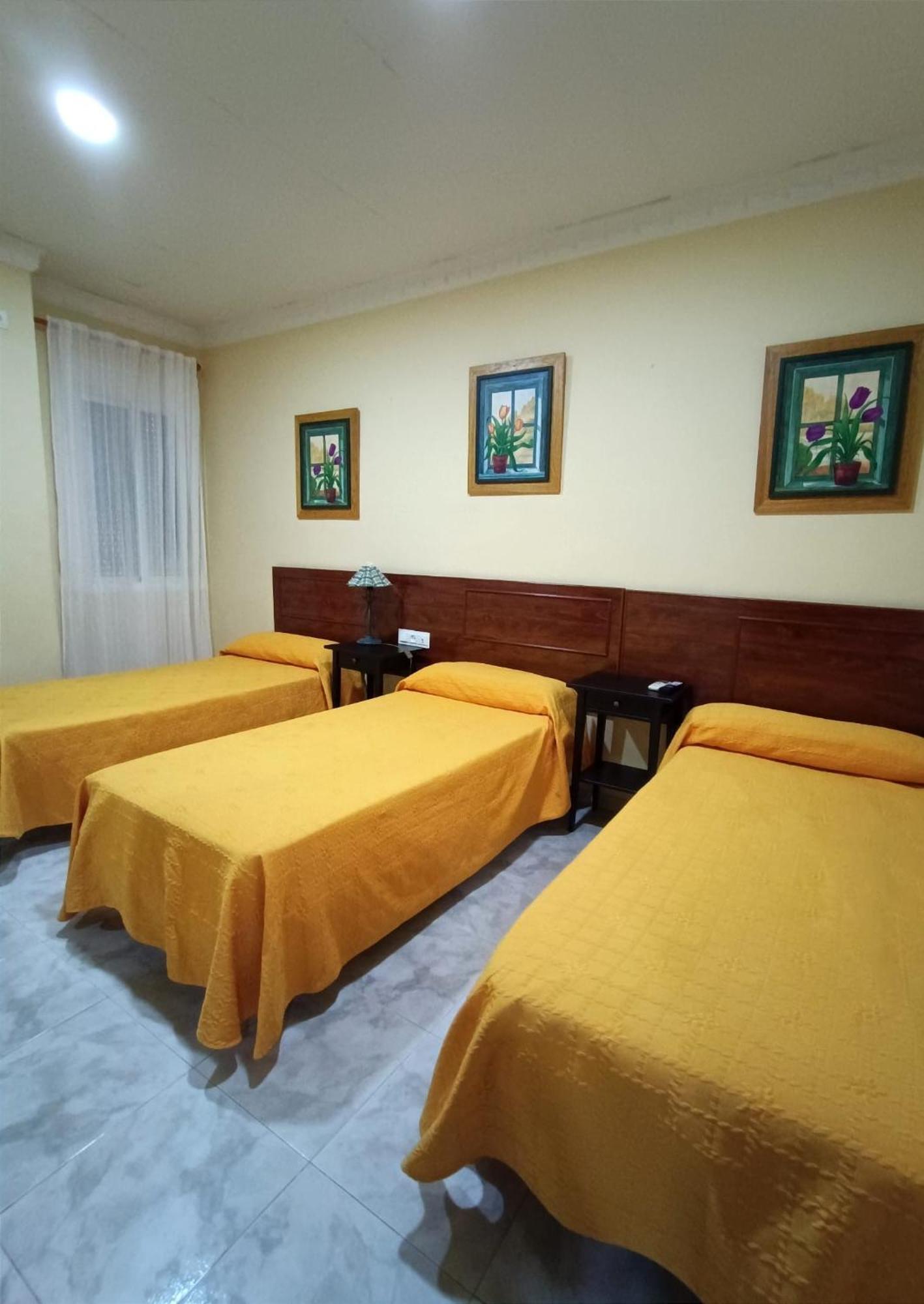 בויויוס פר דל קונדדו Hostal El Lirio מראה חיצוני תמונה