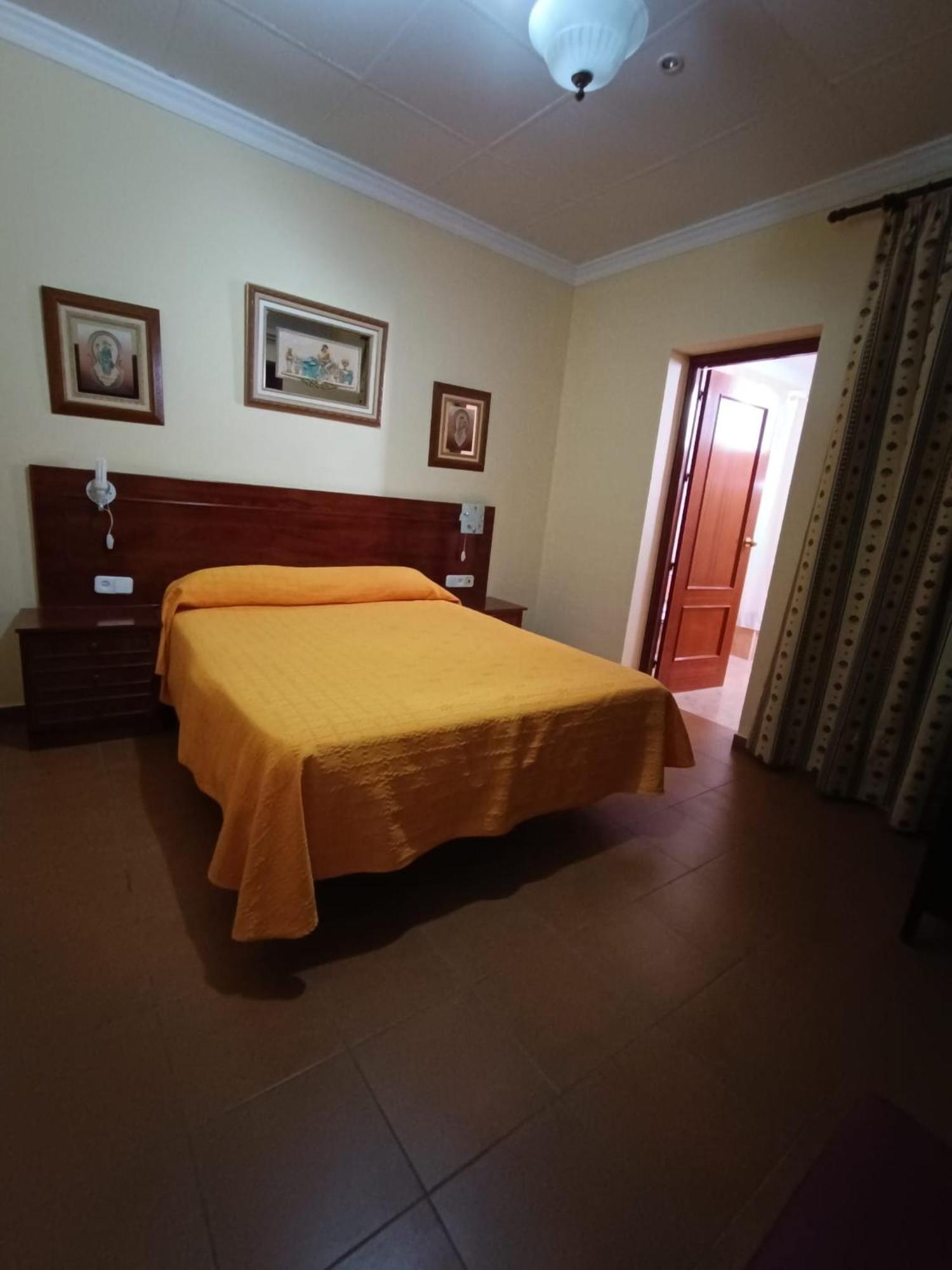 בויויוס פר דל קונדדו Hostal El Lirio מראה חיצוני תמונה